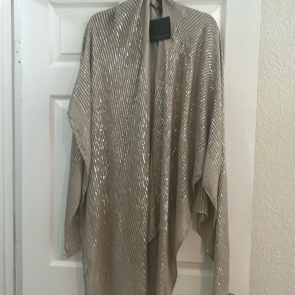 Beautiful wrap - Picture 1 of 4